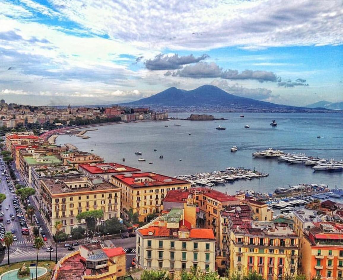 Appartement La Casa Di Benedetta à Naples Extérieur photo